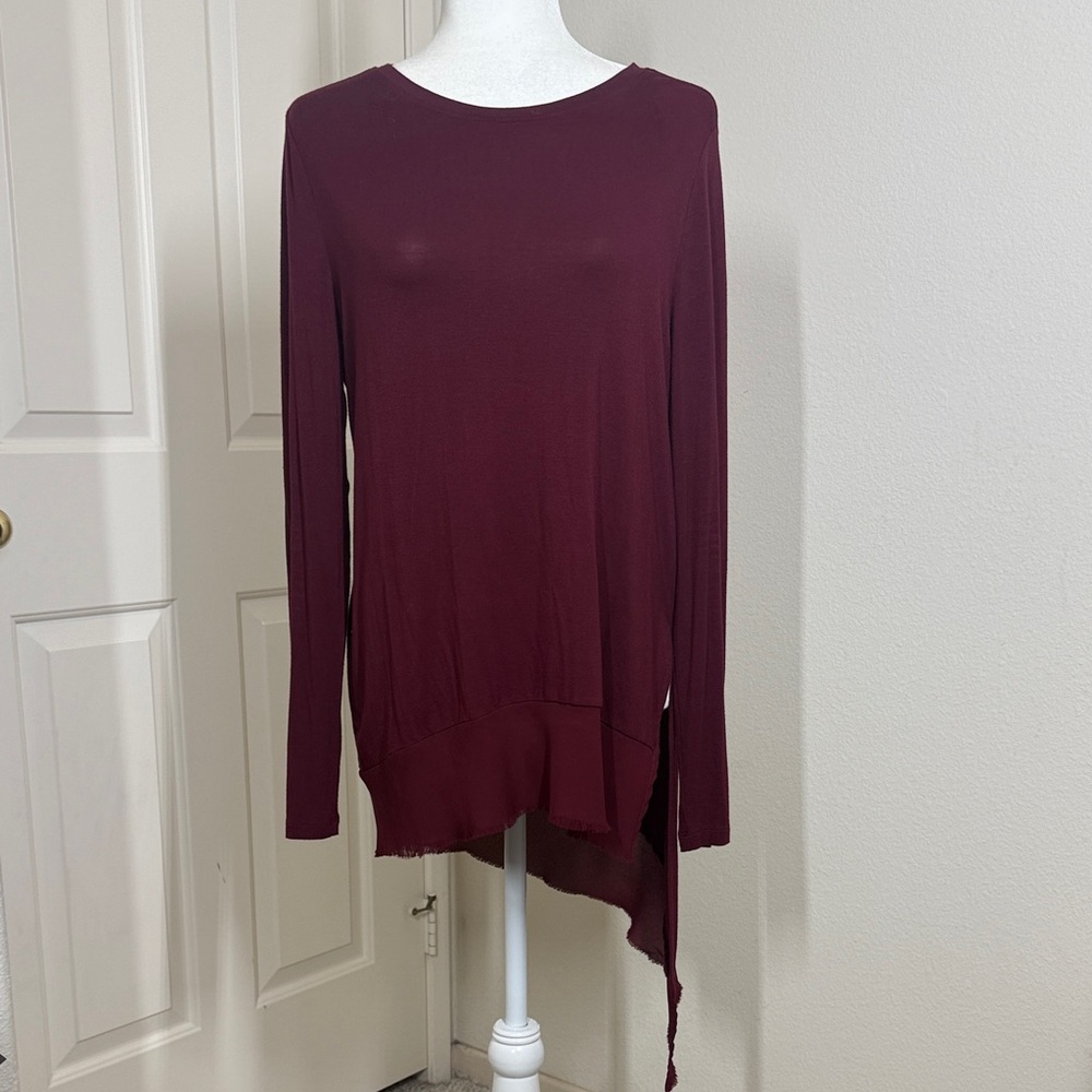 Laundry By Shelli Segal Burgundy Long Sleeve Asymmetric Hem Top